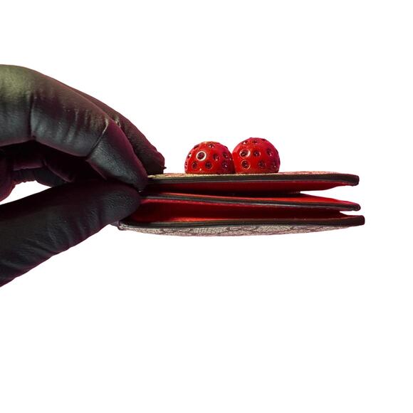 Beautiful Rare GG Gucci 3D Cherry Wallet with Red Interior - Picture 7 of 16
